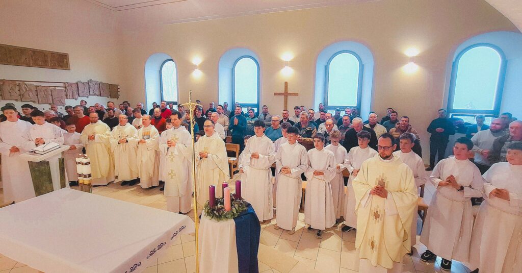 FORMÁČNÝ KURZ PRE MIMORIADNYCH VYSLUHOVATEĽOV SV. PRIJÍMANIA