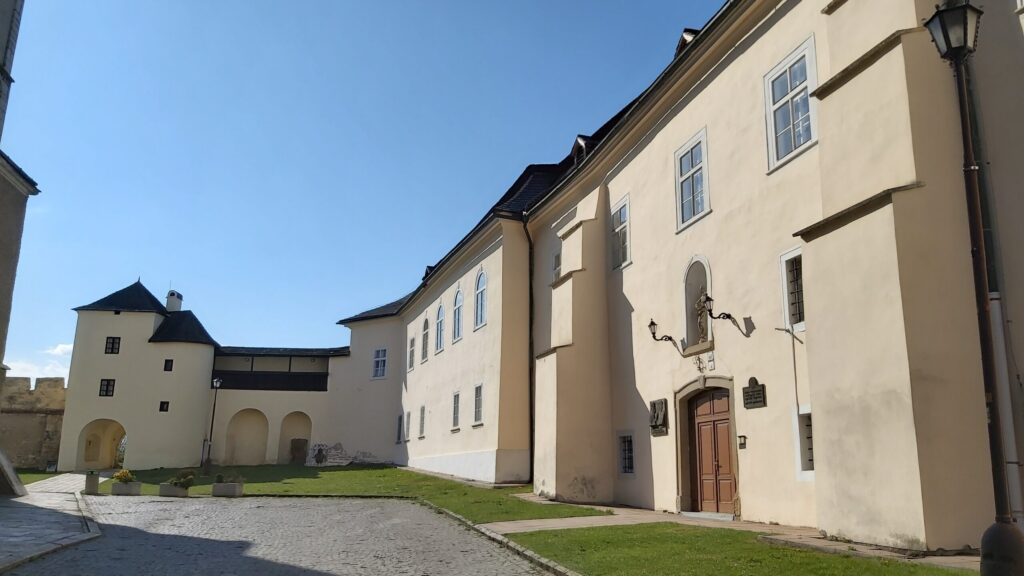 ÚSPEŠNE ZREALIZOVANÝ UMELECKO-HISTORICKÝ VÝSKUM BISKUPSKÉHO PALÁCA V SPIŠSKEJ KAPITULE ÚSPEŠNE ZREALIZOVANÝ UMELECKO-HISTORICKÝ VÝSKUM BISKUPSKÉHO PALÁCA V SPIŠSKEJ KAPITULE